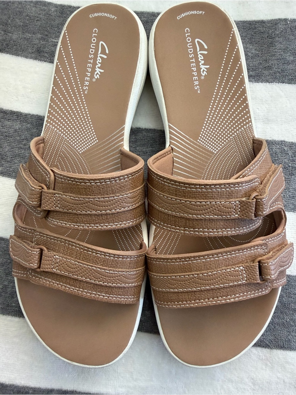 Clarks Cloudsteppers Breeze Piper sandals